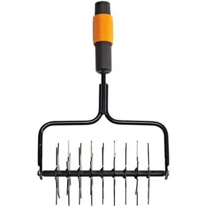 Provzdušňovač trávníku FISKARS QuikFit Víkendová Akce