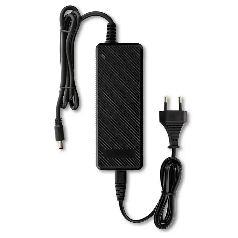 Cenová Bomba LED napájecí zdroj MCLED 96W 12VDC 8A IP20 černý plast s vidlicí ML-732.068.11.0