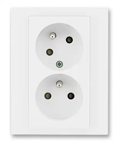 Vrácení Zdarma Zásuvka dvojnásobná s clonkami s natočenou dutinou ABB Levit 5513H-C02357 03 bílá/bílá