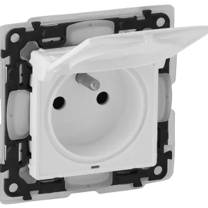 Zásuvka 2P+PE s clonkami Legrand Valena Life 753179, 16A, 250V, IP44, bílá Rychlé Dodání