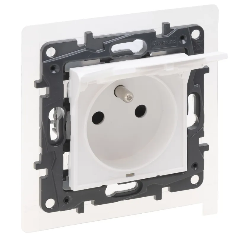 Zásuvka 2P+T Legrand Niloé Step 863136, IP44, bílá Nejlepší Volba
