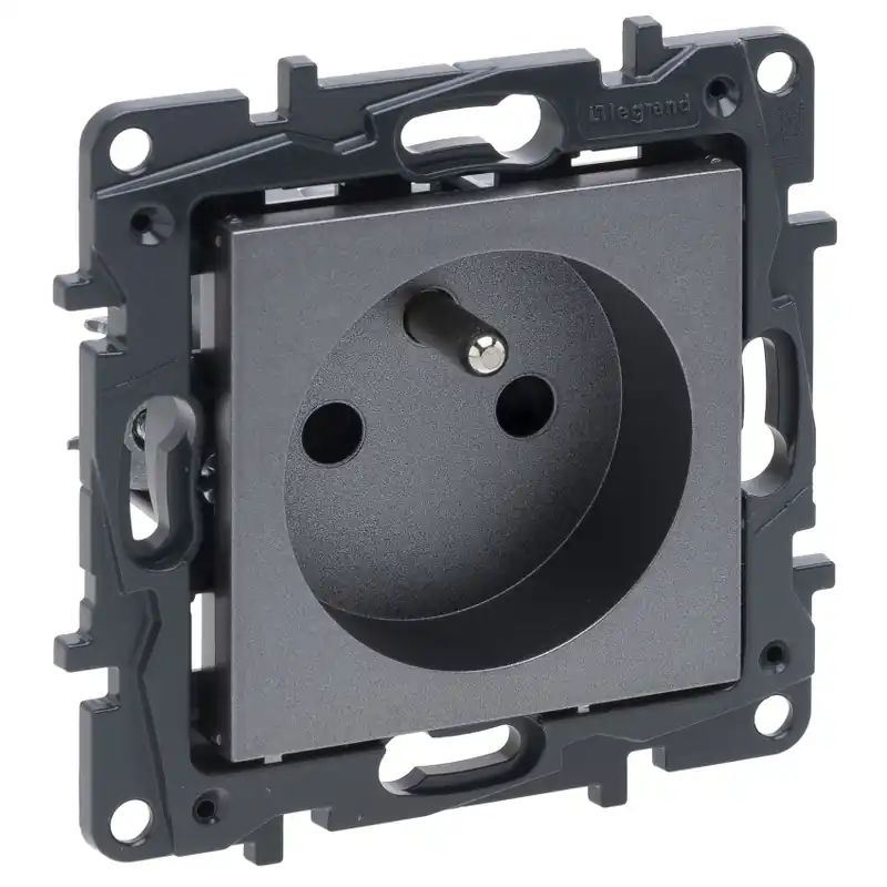 Speciální Cena Zásuvka 2P+T Legrand Niloé Step 863431, ocel